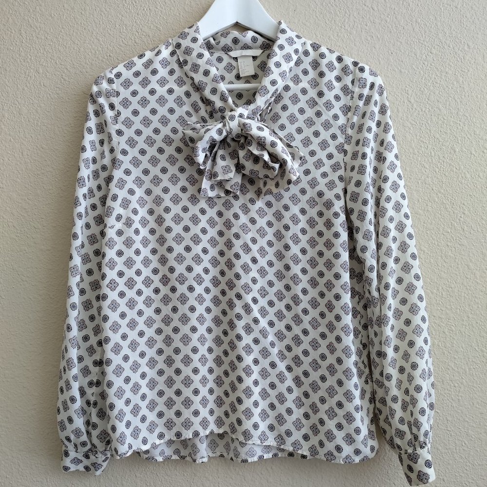 H&M Patterned Blouse with Ties Size 2 - Picture 2 of 16